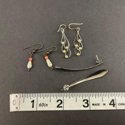 -121- JEWELRY | Assortment Of Earrings