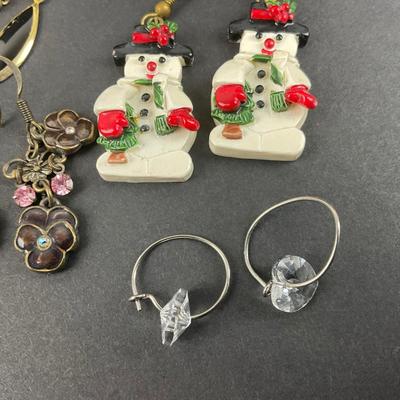 -123- COSTUME JEWELRY | Assortment Of Earrings