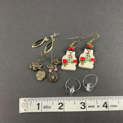-123- COSTUME JEWELRY | Assortment Of Earrings