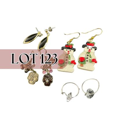 -123- COSTUME JEWELRY | Assortment Of Earrings
