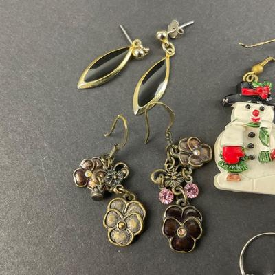 -123- COSTUME JEWELRY | Assortment Of Earrings