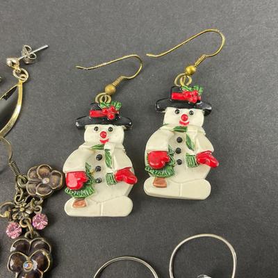 -123- COSTUME JEWELRY | Assortment Of Earrings