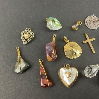 -124- COSTUME JEWELRY | Assortment Of Miscellaneous Pendants/Charms