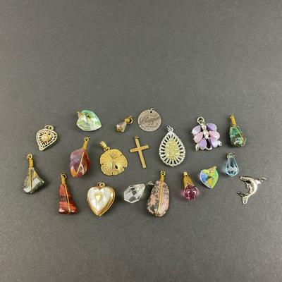 -124- COSTUME JEWELRY | Assortment Of Miscellaneous Pendants/Charms