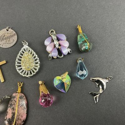 -124- COSTUME JEWELRY | Assortment Of Miscellaneous Pendants/Charms