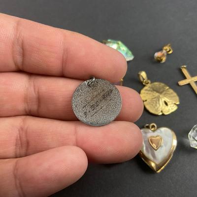 -124- COSTUME JEWELRY | Assortment Of Miscellaneous Pendants/Charms