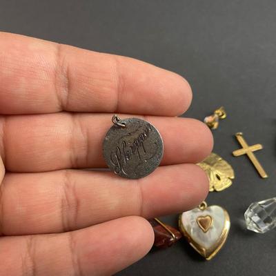 -124- COSTUME JEWELRY | Assortment Of Miscellaneous Pendants/Charms