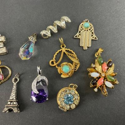 -136- COSTUME JEWELRY | Miscellaneous Assorted Charms/Pendants