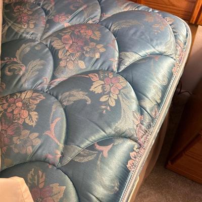 Queen bedroom set
