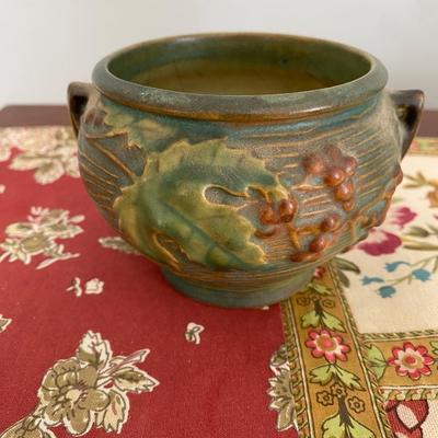 Roseville 6573 bush berry planter