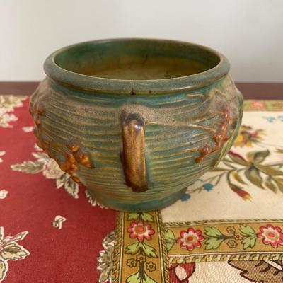 Roseville 6573 bush berry planter