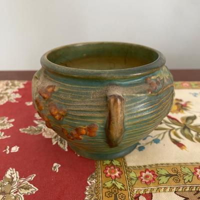 Roseville 6573 bush berry planter