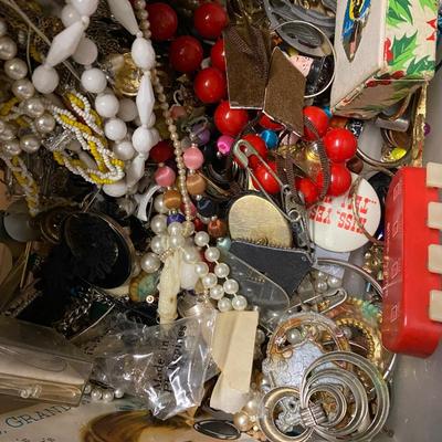 Assorted jewelry items with cuff links