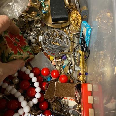 Assorted jewelry items with cuff links