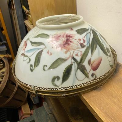 ANTIQUE HAND PAINTED MILK GLASS & ORNATE BRASS HANGING KEROSENE LAMPSHADE