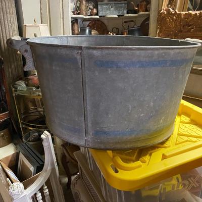 Vintage Galvanized Metal Garden Wash Tub Farm Bucket