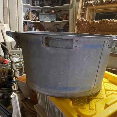 Vintage Galvanized Metal Garden Wash Tub Farm Bucket