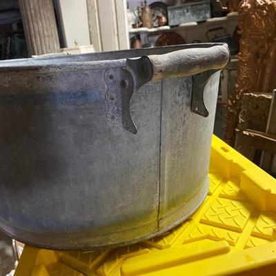 Vintage Galvanized Metal Garden Wash Tub Farm Bucket