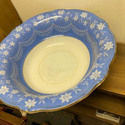 Vintage bowl with floral pattern and gold trim