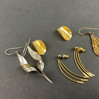 -142- JEWELRY | Assorted Gold Tone Earrings