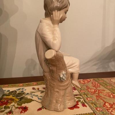 Porcelain Lladro boy sitting on a stump #4876