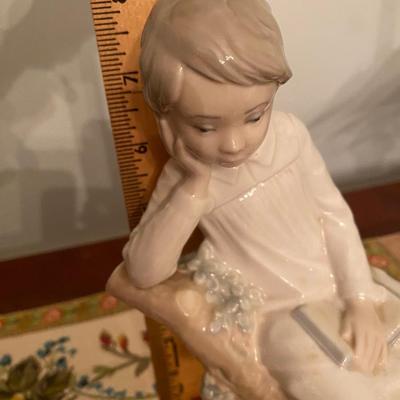 Porcelain Lladro boy sitting on a stump #4876