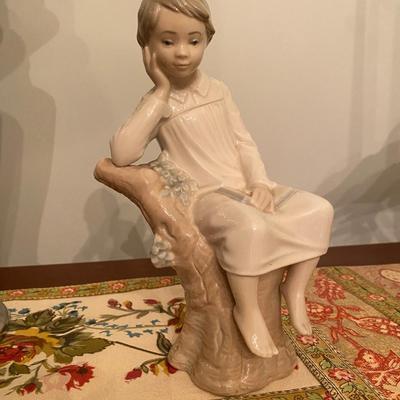 Porcelain Lladro boy sitting on a stump #4876