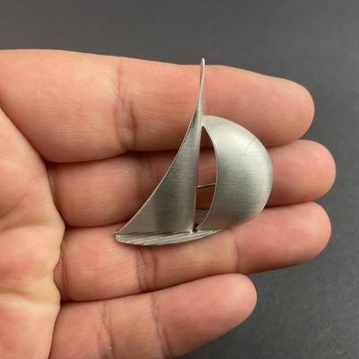-150- SILVER | Beau Sterling Sailboat Brooch | Marked