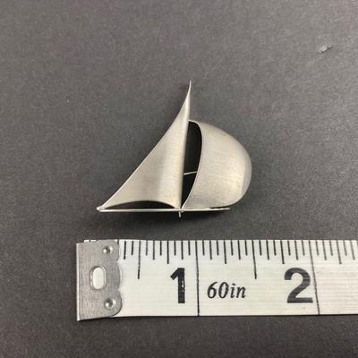 -150- SILVER | Beau Sterling Sailboat Brooch | Marked