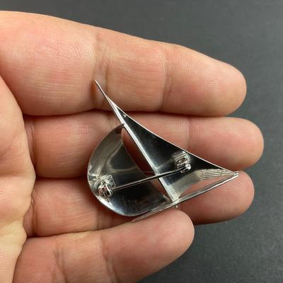 -150- SILVER | Beau Sterling Sailboat Brooch | Marked