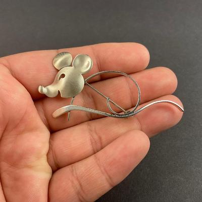 -154- SILVER | Sterling Beau Mouse Brooch | Marked