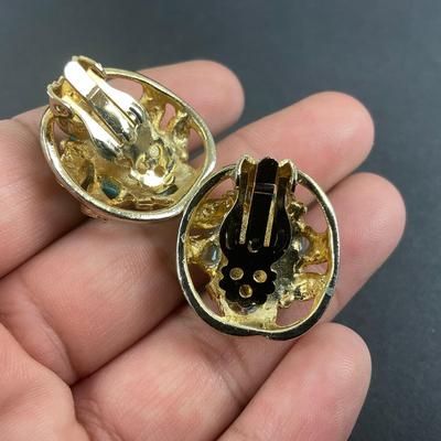 -159- COSTUME JEWELRY | Blue & Gold Tone Brooch & Clip Earrings
