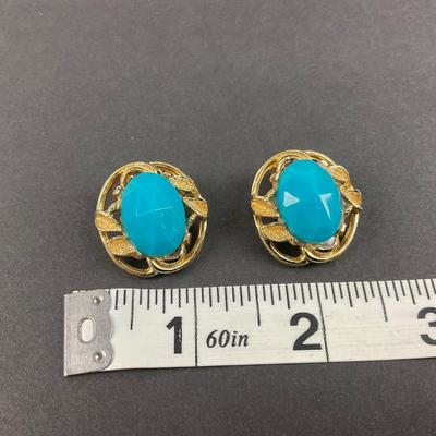-159- COSTUME JEWELRY | Blue & Gold Tone Brooch & Clip Earrings