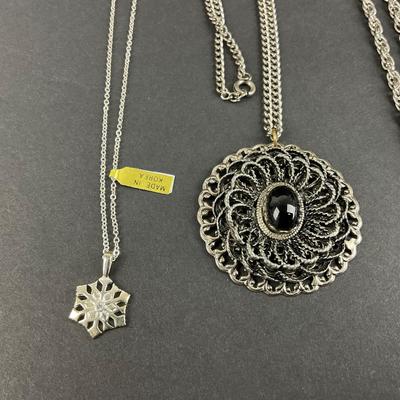 -175- COSTUME JEWELRY | Silver Tone Necklaces