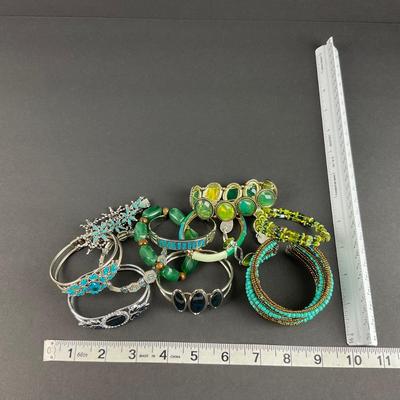 -206- COSTUME JEWELRY | Assorted Bracelets