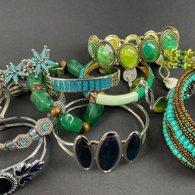 -206- COSTUME JEWELRY | Assorted Bracelets