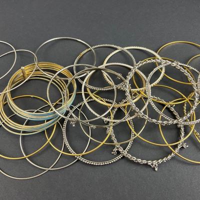 -207- COSTUME JEWELRY | Assorted Bracelets
