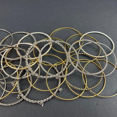 -207- COSTUME JEWELRY | Assorted Bracelets