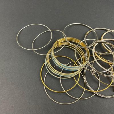 -207- COSTUME JEWELRY | Assorted Bracelets