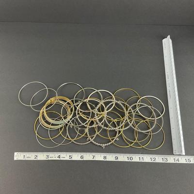 -207- COSTUME JEWELRY | Assorted Bracelets