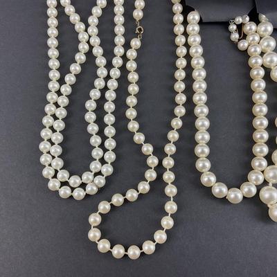 -221- COSTUME JEWELRY | Assorted Pearl Necklaces