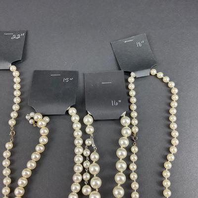 -221- COSTUME JEWELRY | Assorted Pearl Necklaces