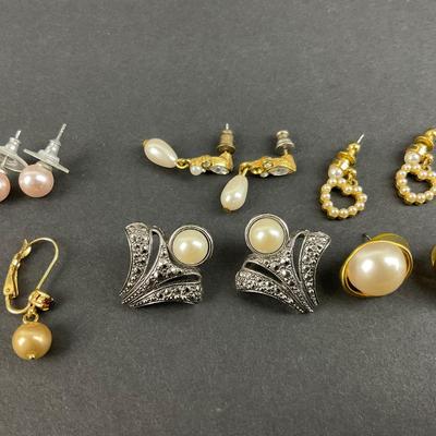 -224- COSTUME JEWELRY | Assorted Pearl Accent Earrings