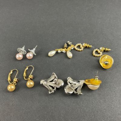 -224- COSTUME JEWELRY | Assorted Pearl Accent Earrings