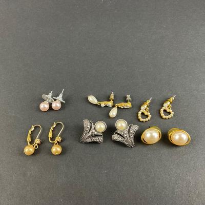 -224- COSTUME JEWELRY | Assorted Pearl Accent Earrings