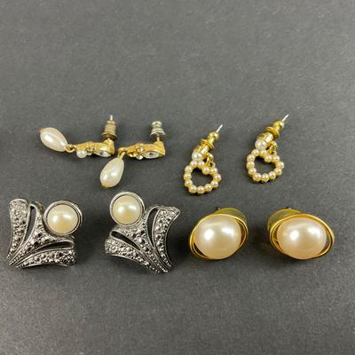 -224- COSTUME JEWELRY | Assorted Pearl Accent Earrings
