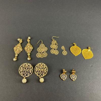 -229- COSTUME JEWELRY | Assorted Gold Tone Earrings