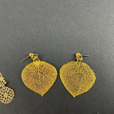 -229- COSTUME JEWELRY | Assorted Gold Tone Earrings