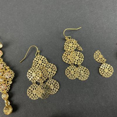 -229- COSTUME JEWELRY | Assorted Gold Tone Earrings