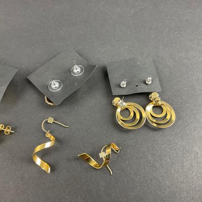 -230- COSTUME JEWELRY | Gold Tone Assorted Earrings